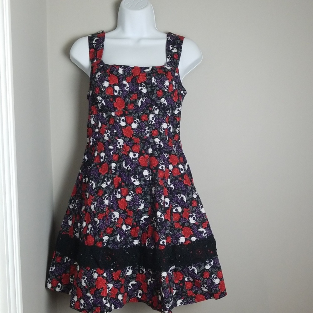 Hot Topic Skull and Rose Dress Size Medium NWOT